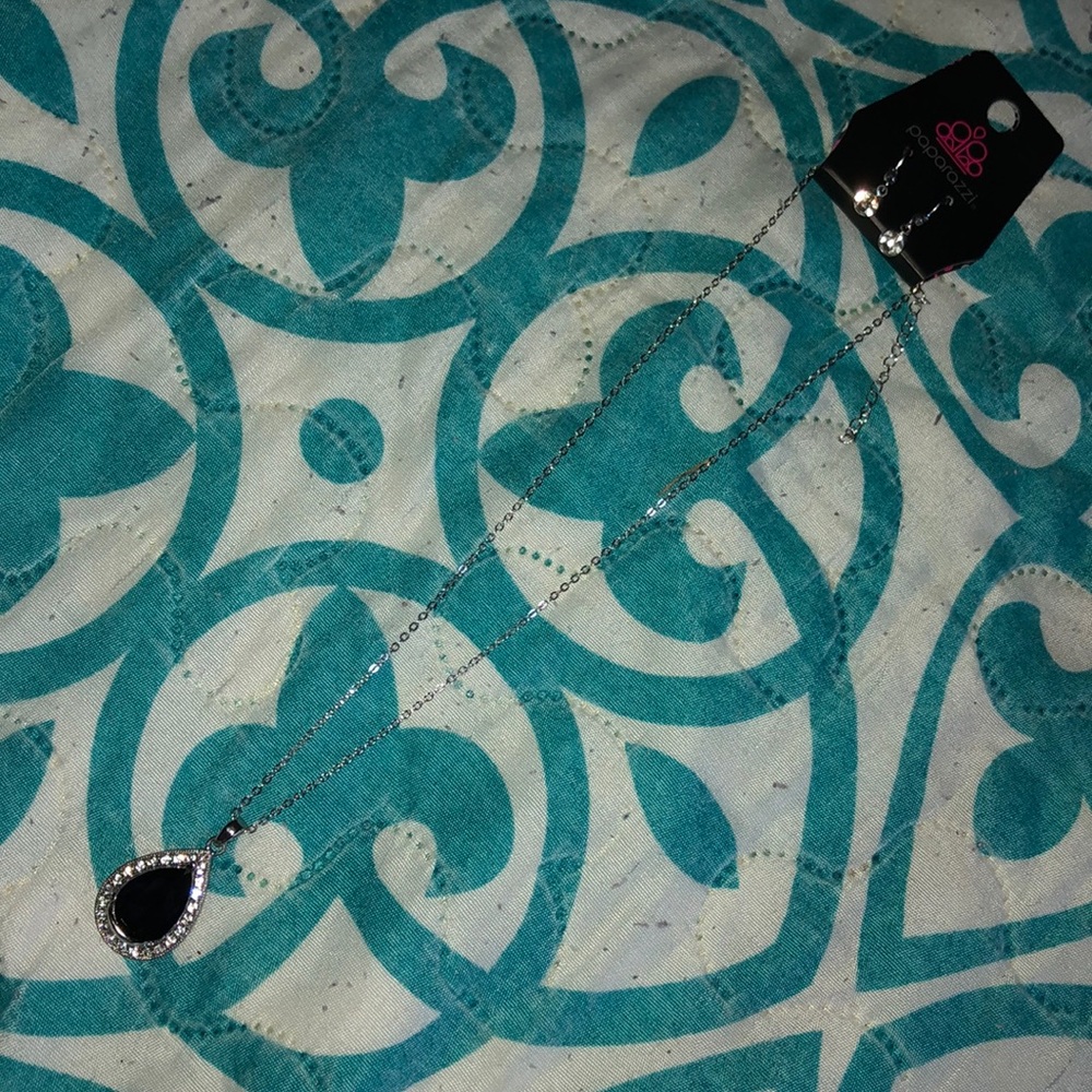 A beautiful Blue necklace with diamond earrings